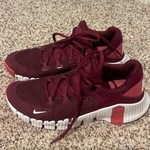 Nike Metcon women’s maroon sz 8